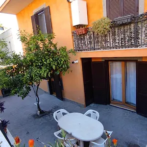 https://domus-laurenza.it-romehotels.com